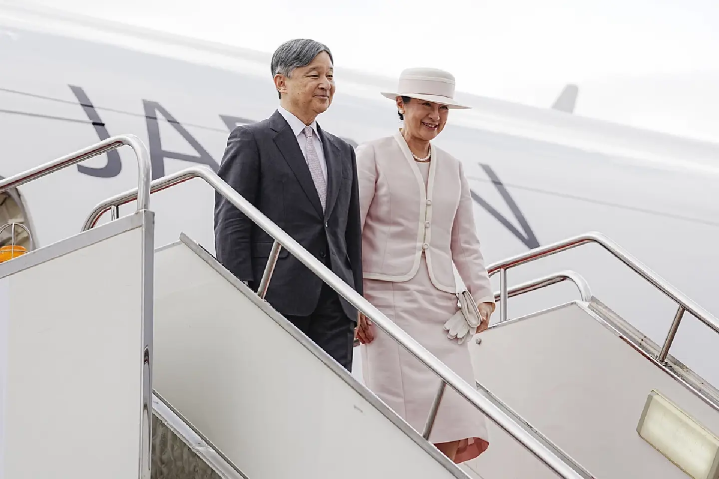 Japan Emperor, Empress arrive in Mongolia Japan Emperor, Empress arrive in Mongolia
