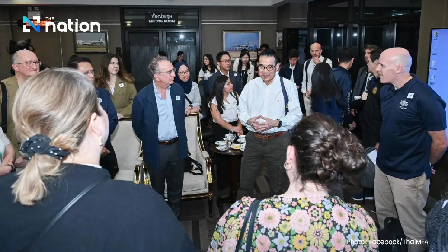 Foreign Ministry leads 36 envoys from 33 countries to inspect border clash damage and Cambodian minefields in Si Sa Ket