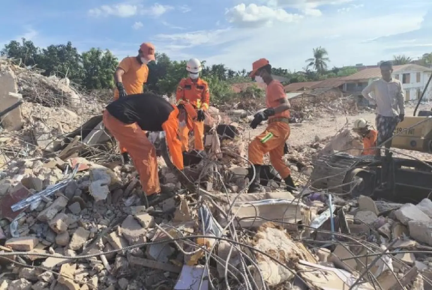 Five more bodies recovered from collapsed Mandalay Sky Villa condo in Aug Five more bodies recovered from collapsed Mandalay Sky Villa condo in Aug