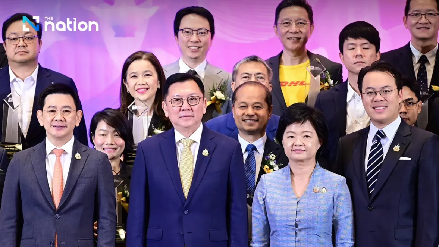 Jatuporn presents PM’s Export Award to exporters contributing 50 billion baht Jatuporn presents PM’s Export Award to exporters contributing 50 billion baht