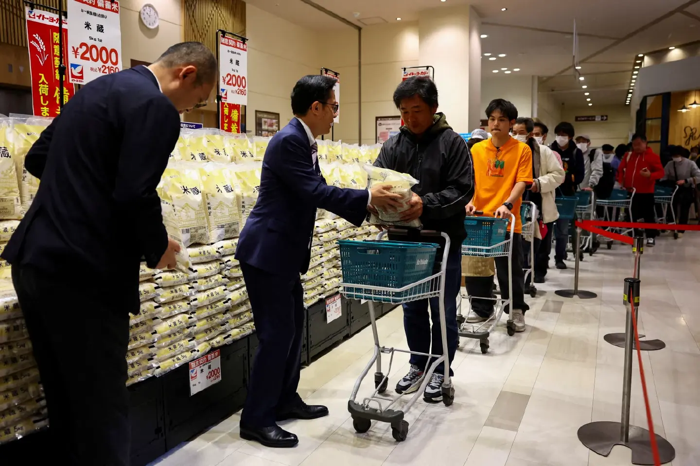 Japan's average retail rice price up for 2 weeks in row Japan's average retail rice price up for 2 weeks in row