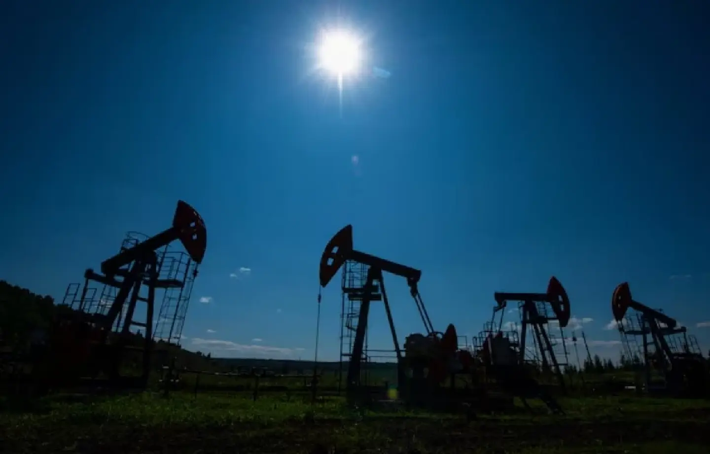 India will continue to buy Russian oil, government sources say