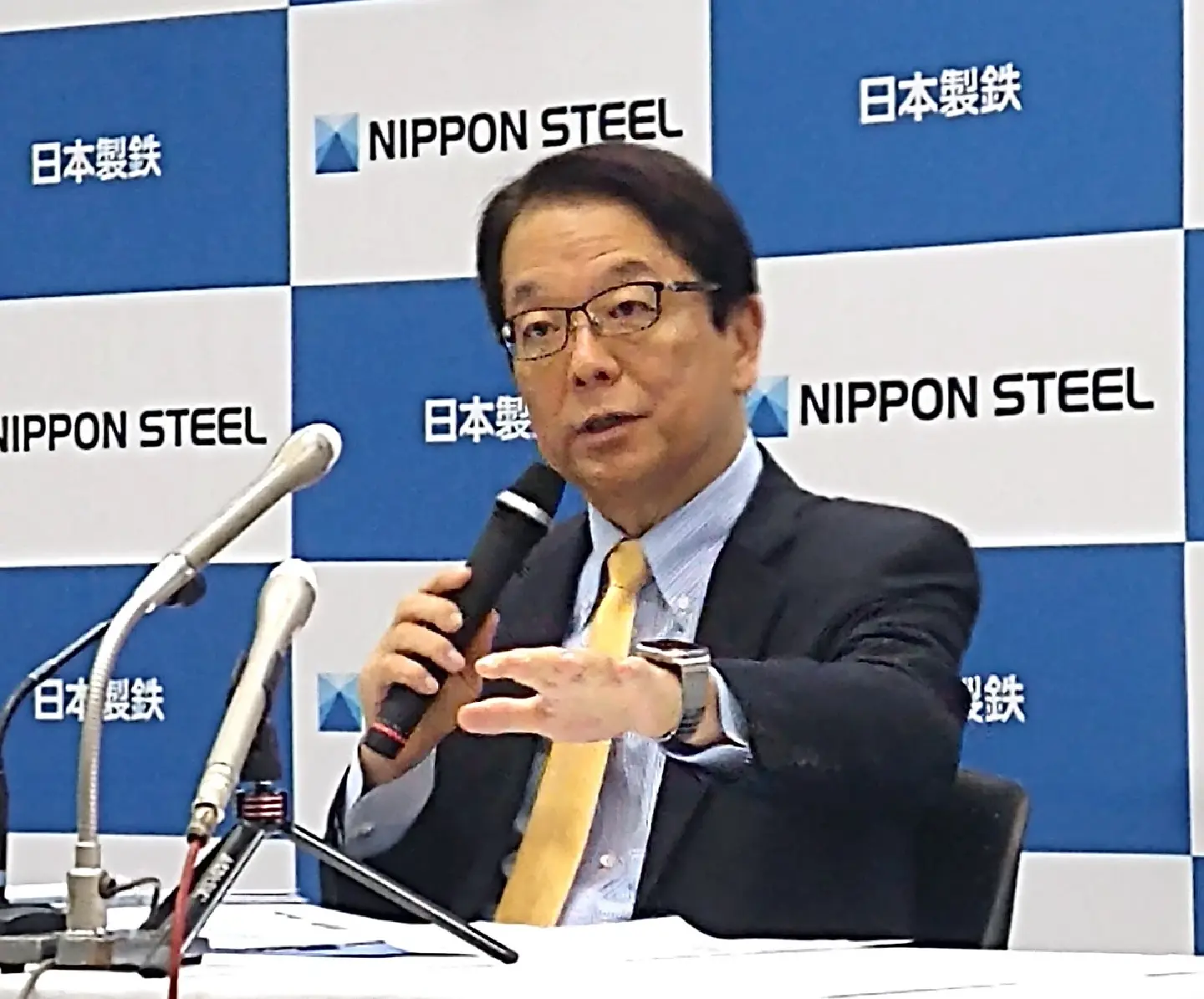 Nippon Steel swings into quarterly loss