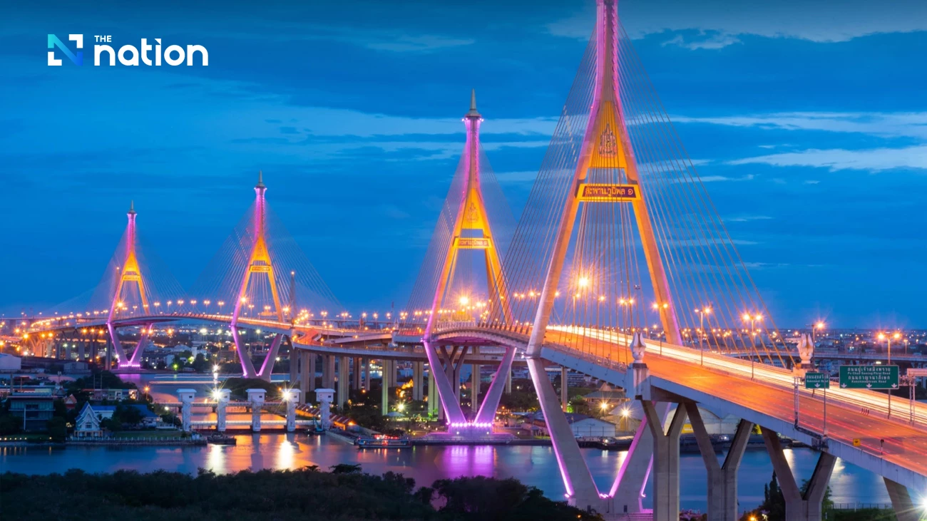 Celebrate Queen Sirikit's birthday with illuminated bridges across the Chao Phraya River