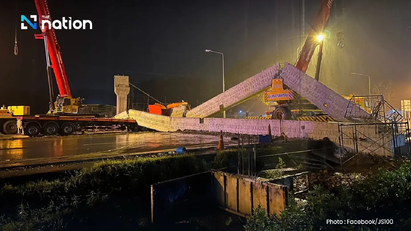 Pedestrian bridge under construction collapses on Highway 317 in Chanthaburi, no injuries reported Pedestrian bridge under construction collapses on Highway 317 in Chanthaburi, no injuries reported
