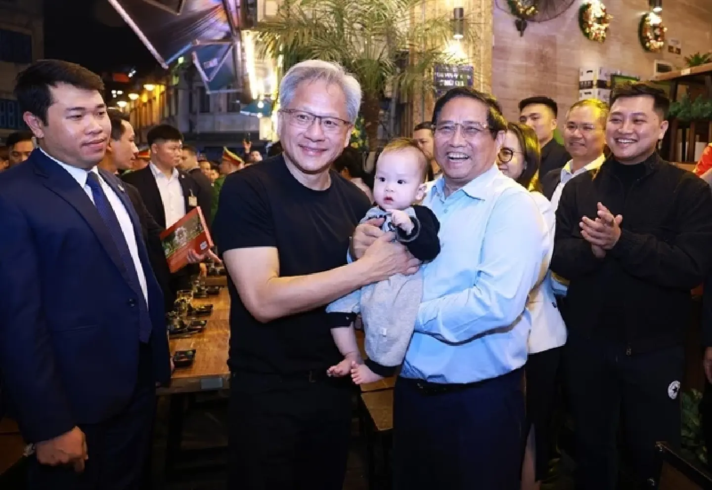 Vietnam officially grants visa-free entry to high-profile foreigners Vietnam officially grants visa-free entry to high-profile foreigners