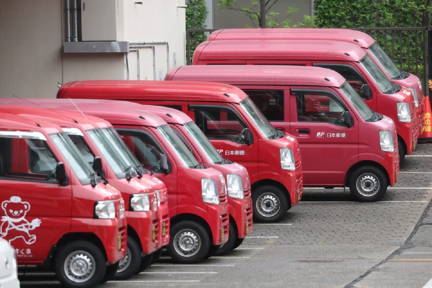 Japan Post minivehicles to be halted over improper roll calls