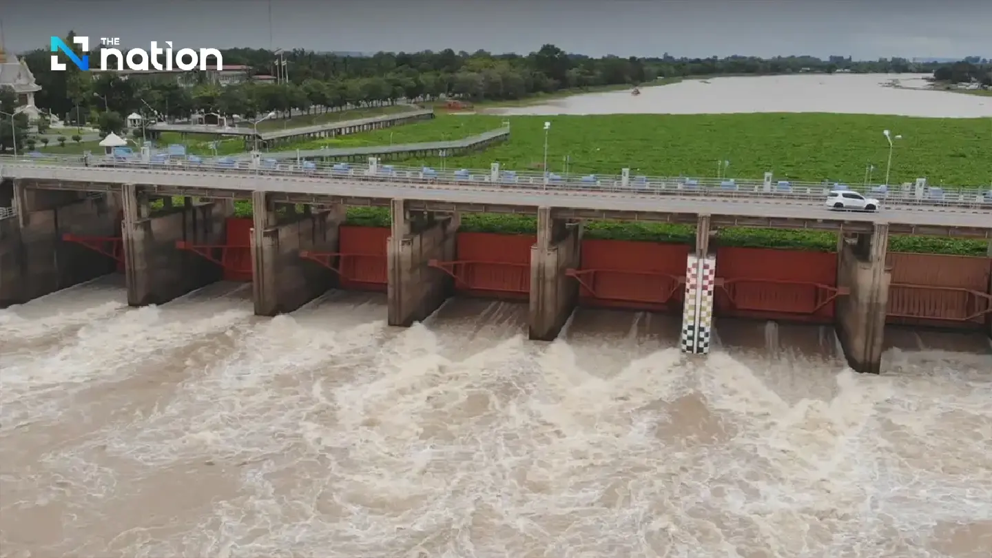 Chao Phraya Dam increases water release speed to 2,000 cubic metres per second Chao Phraya Dam increases water release speed to 2,000 cubic metres per second