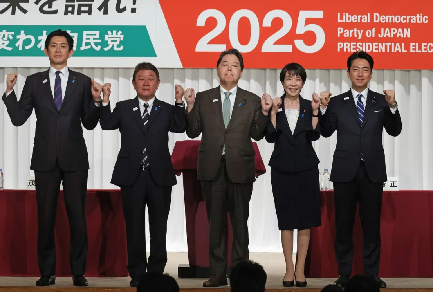 All LDP leader candidates cautious on dual surname system