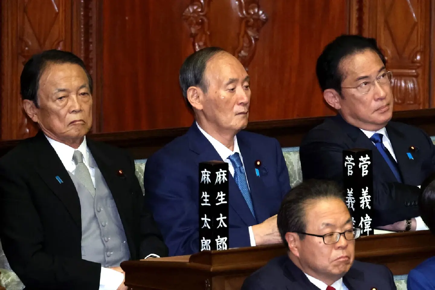 Attention paid to whom Aso, Kishida will back in LDP race