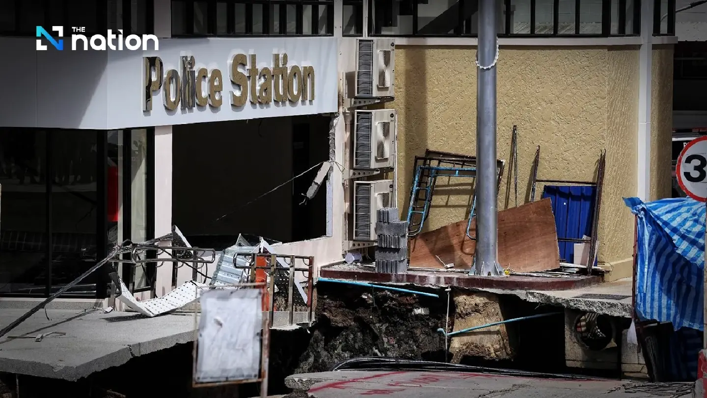 Larger crack found at Samsen Police Station after road collapse