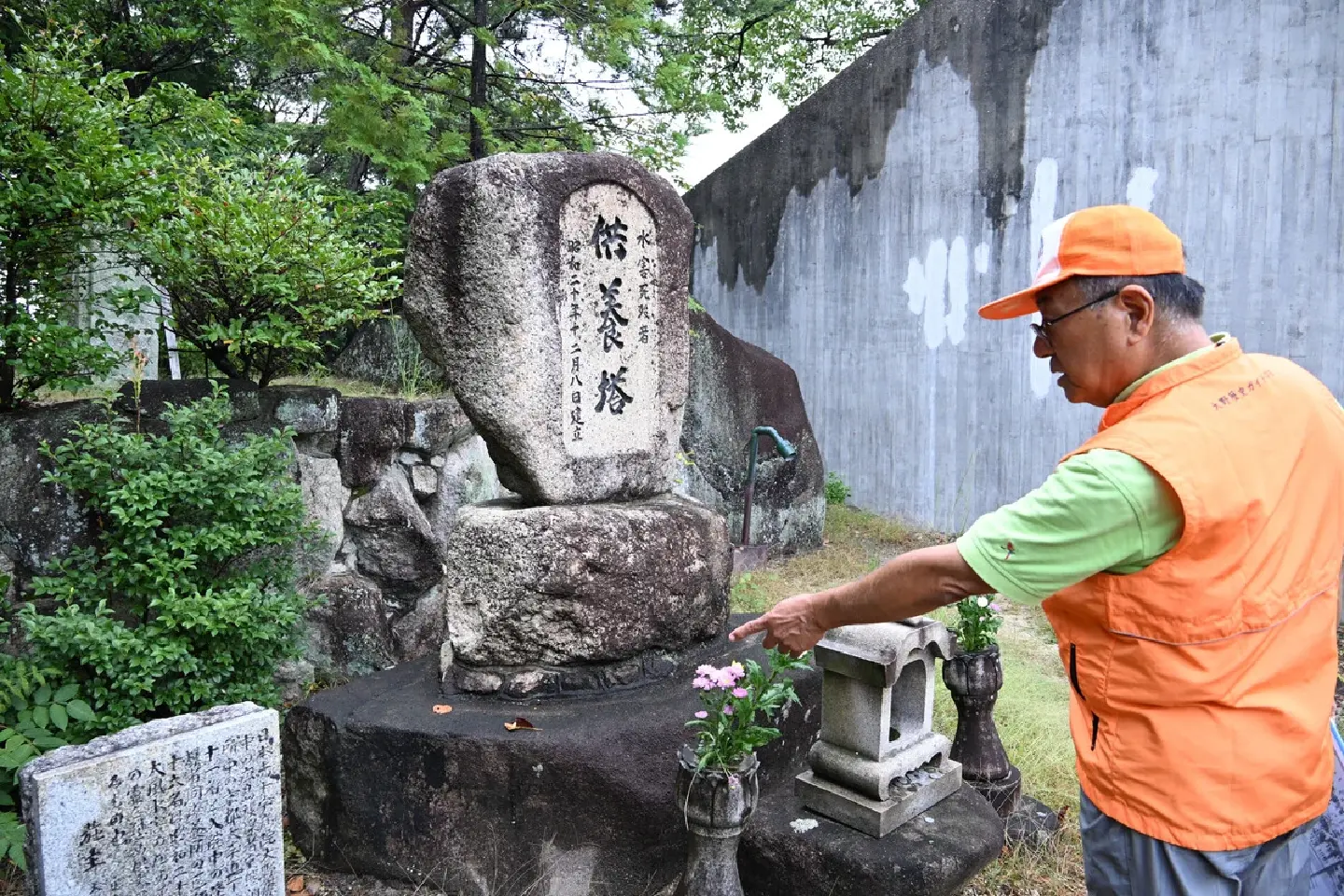80 Years On: Hiroshima guide passing on stories of 2 tragedies