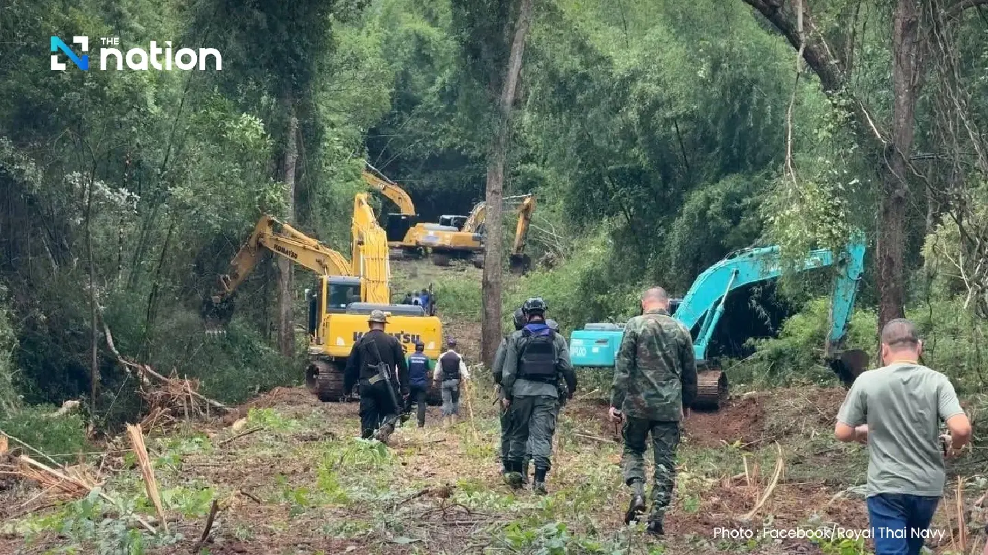 Navy taskforce builds 15-km road along Chanthaburi border