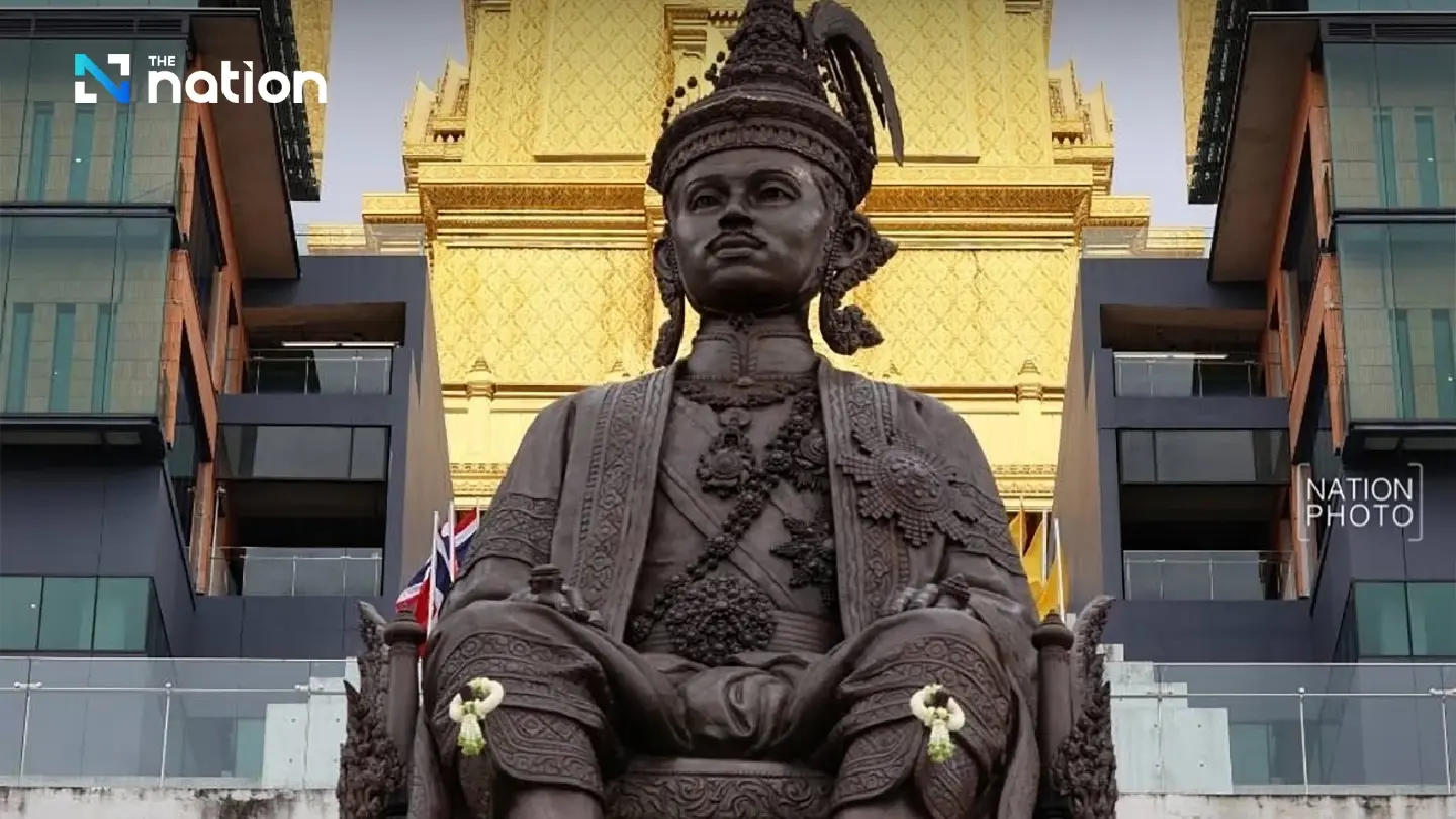 Parliament enshrines new King Rama VII statue at front of building