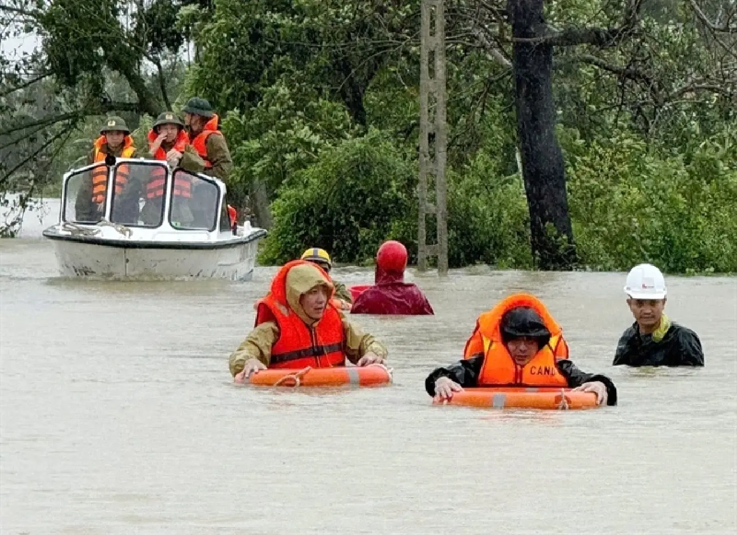 Typhoon Bualoi wreaks havoc across northern, central regions, casualty hits 13