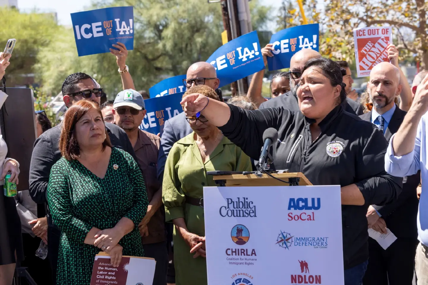 US Supreme Court backs Trump on aggressive immigration raids US Supreme Court backs Trump on aggressive immigration raids