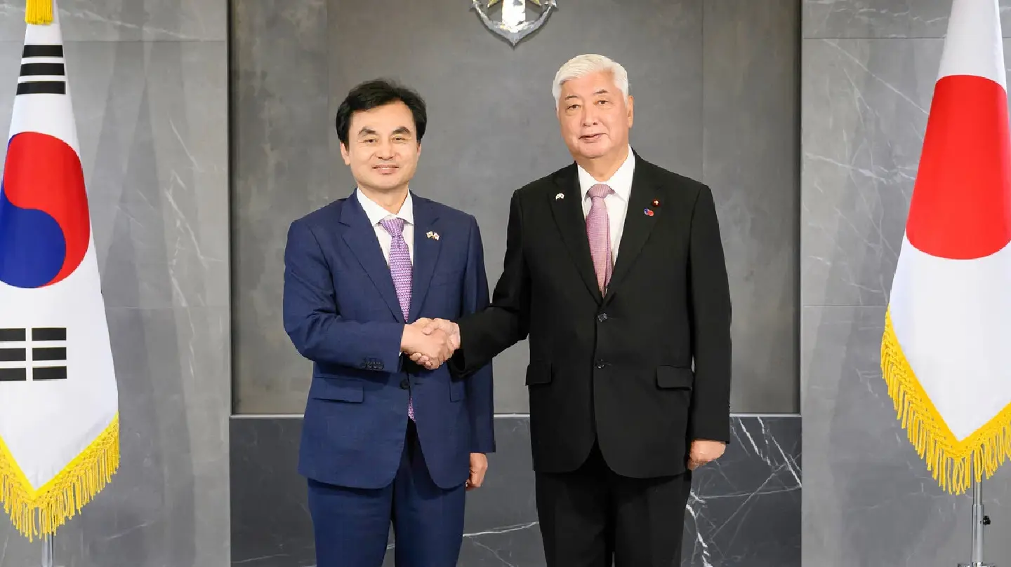 Japan, S. Korea defense ministers agree to boost communication