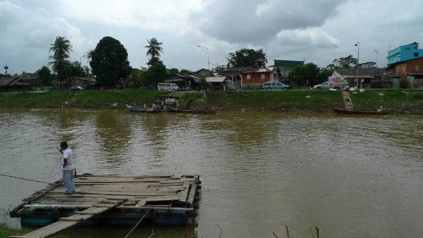 Illegal jetties along Kelantan-Thailand border to be demolished in October, say cops Illegal jetties along Kelantan-Thailand border to be demolished in October, say cops