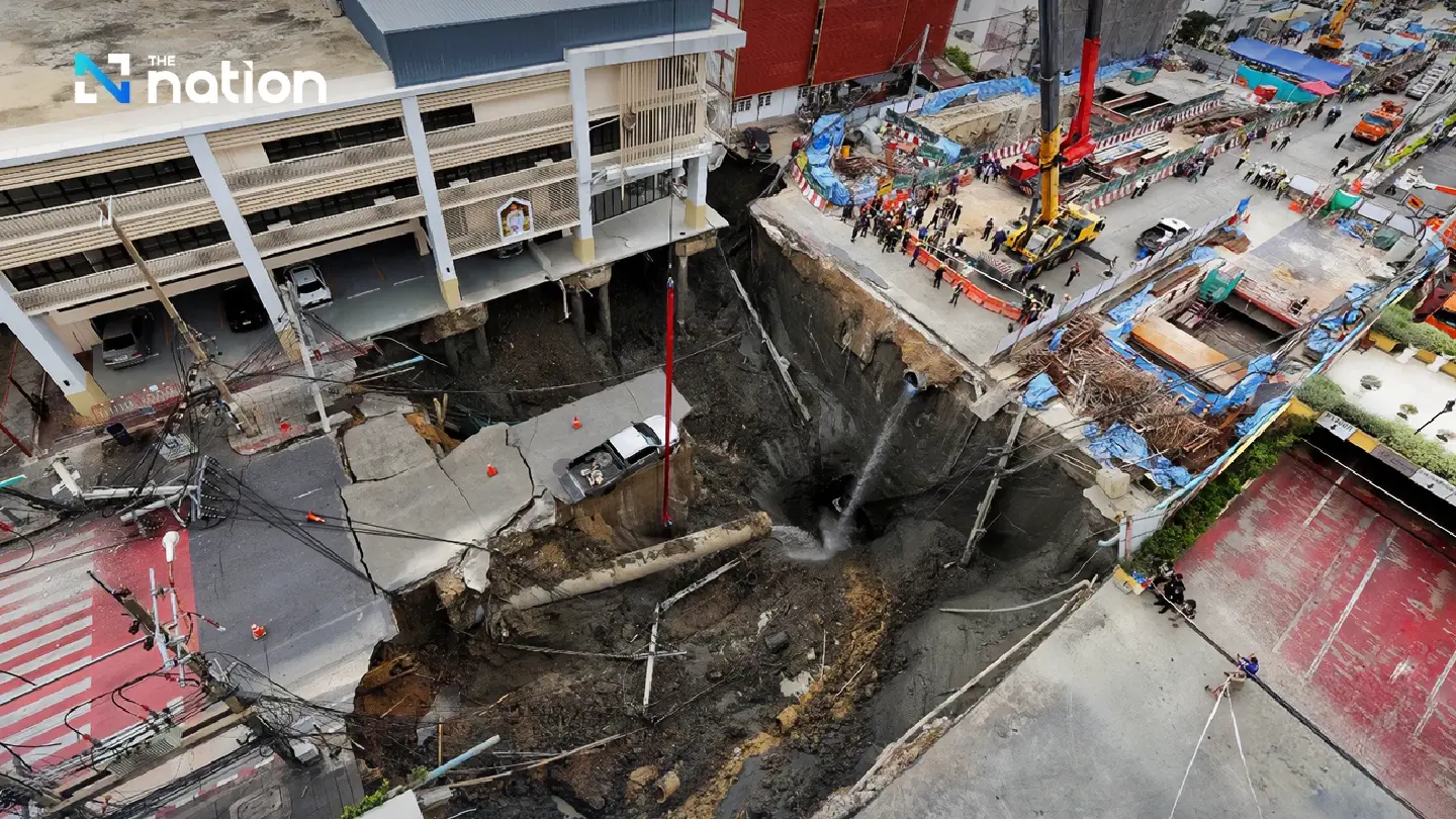 MRTA Halts Construction After Road Collapses in Bangkok