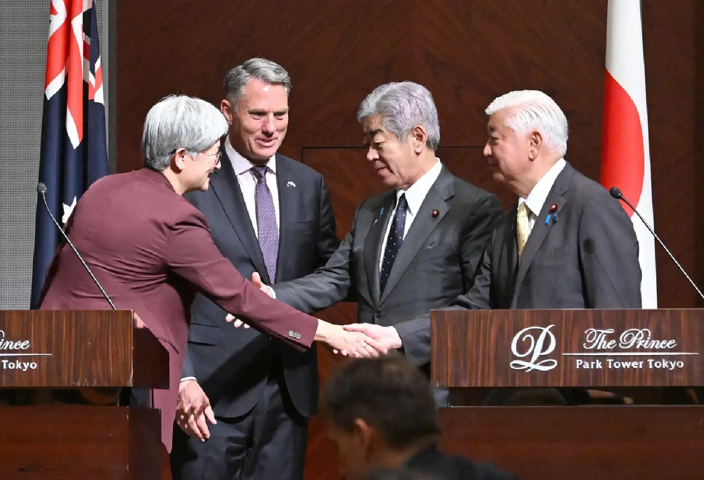 Japan, Australia vow to deepen defense cooperation
