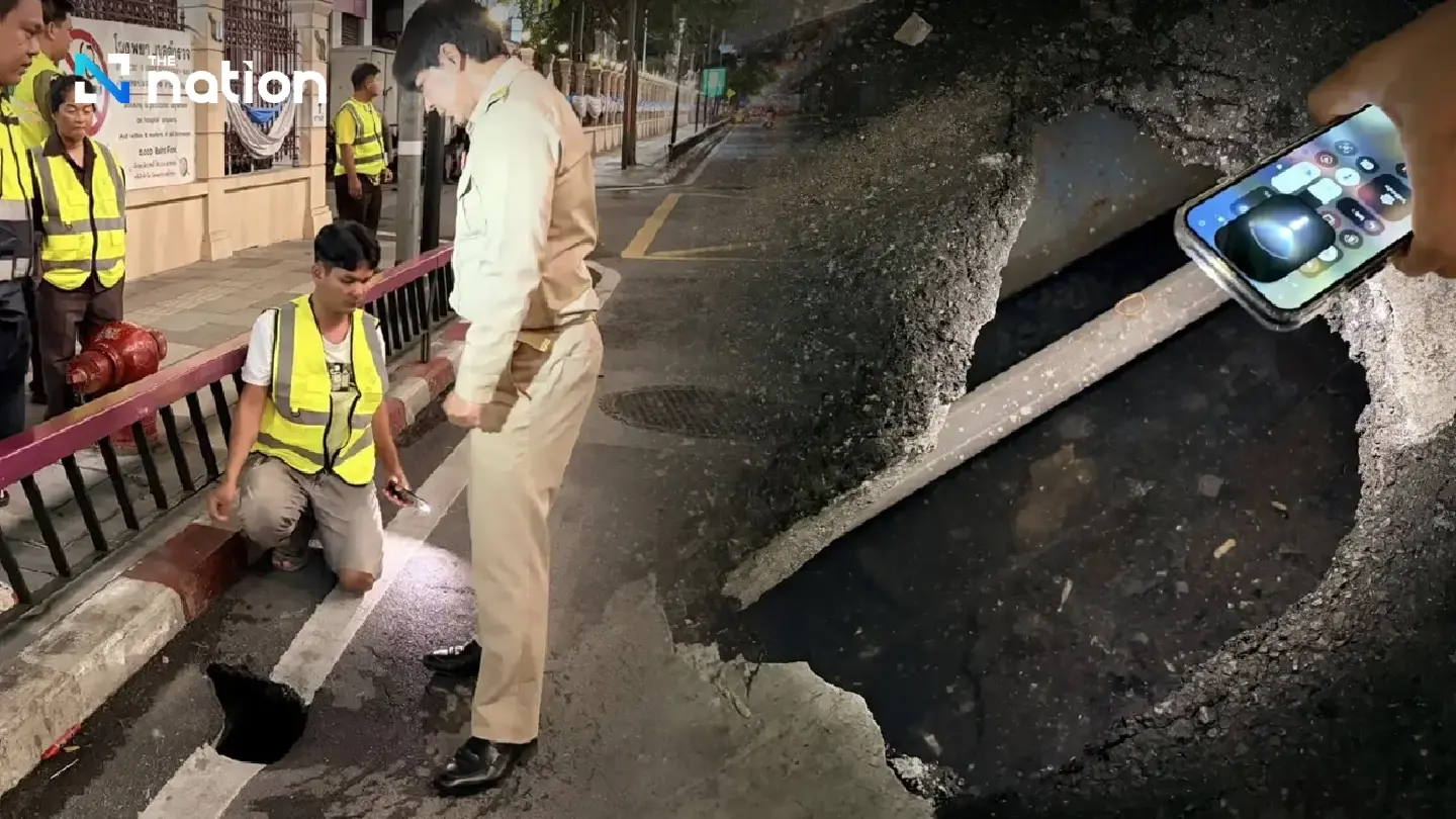 Drivers warned as small sinkhole appears on Rama 1 Road outside Police General Hospital Drivers warned as small sinkhole appears on Rama 1 Road outside Police General Hospital