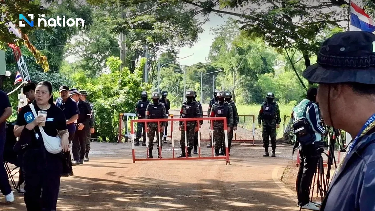 First Army Area deploys crowd control and bomb disposal units at Sa Kaeo border