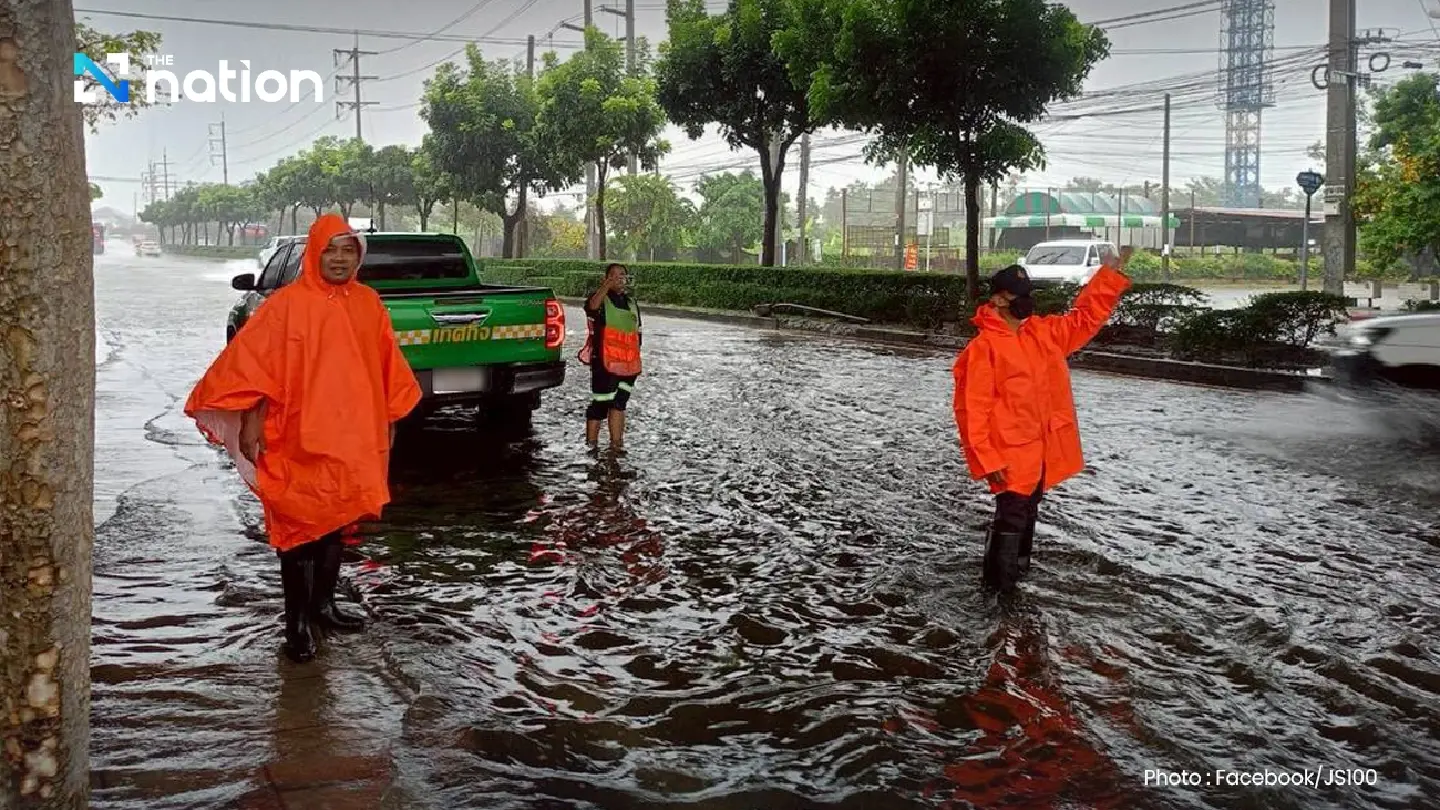 Bangkok hit by floods and traffic chaos as Typhoon Matmo nears Vietnam