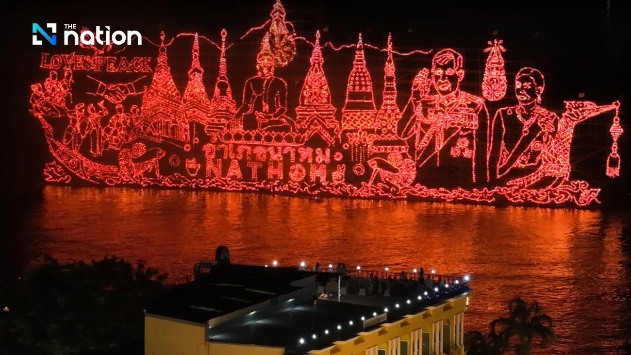Hundreds of thousands flock to Nakhon Phanom for World Illuminated Boat Festival