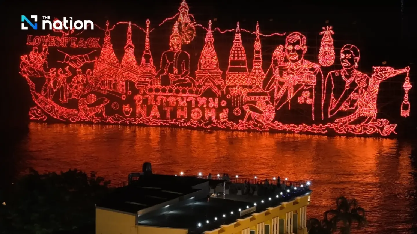Hundreds of thousands flock to Nakhon Phanom for World Illuminated Boat Festival