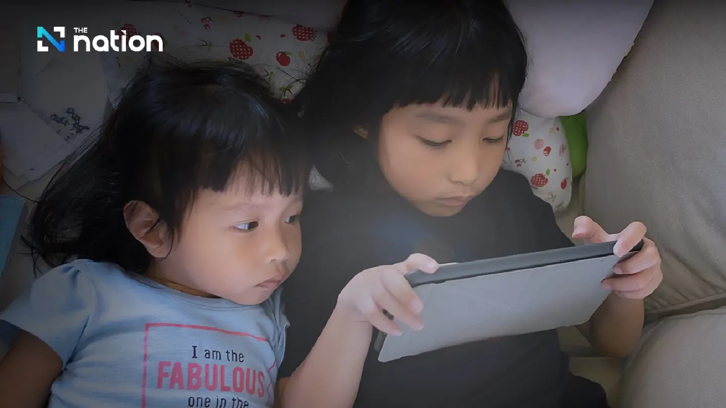Media overload: Children exceed screen time limits Media overload: Children exceed screen time limits