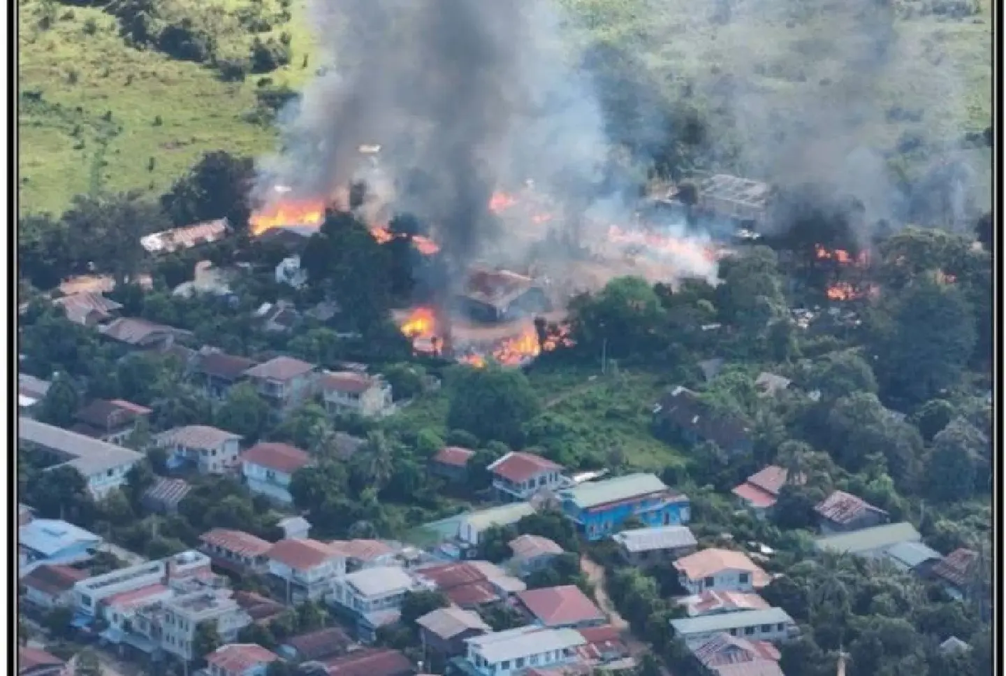 Fires ravage Banmauk as Myanmar army fights to retake town Fires ravage Banmauk as Myanmar army fights to retake town