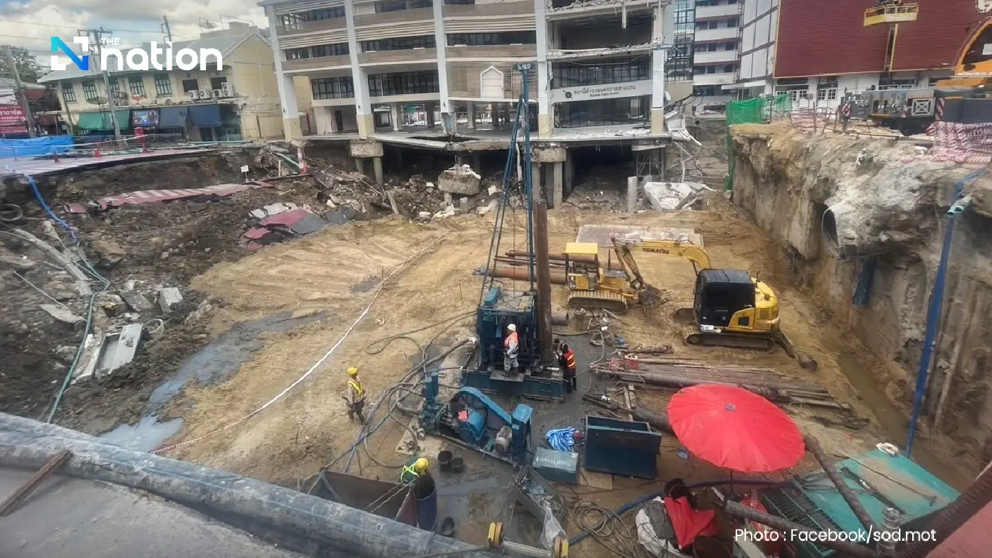 Resumption of traffic at Samsen Road sinkhole postponed indefinitely Resumption of traffic at Samsen Road sinkhole postponed indefinitely