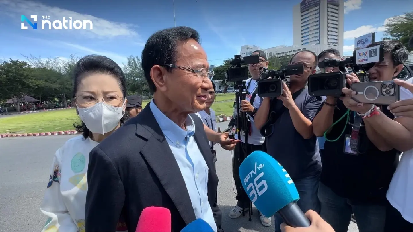 Sister, brother-in-law visit Thaksin at Klong Prem Prison on Monday Sister, brother-in-law visit Thaksin at Klong Prem Prison on Monday