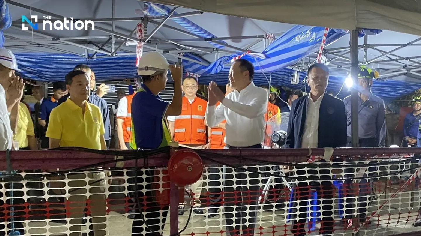 Anutin inspects sunken Samsen Road, vows safety before reopening