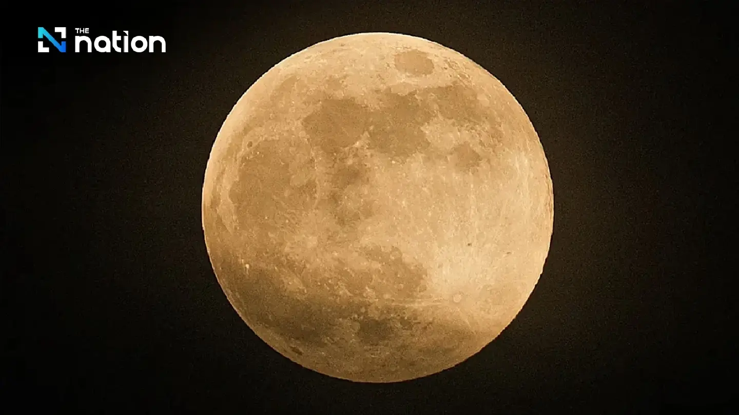View the 'Super Full Moon' on Loy Krathong Night