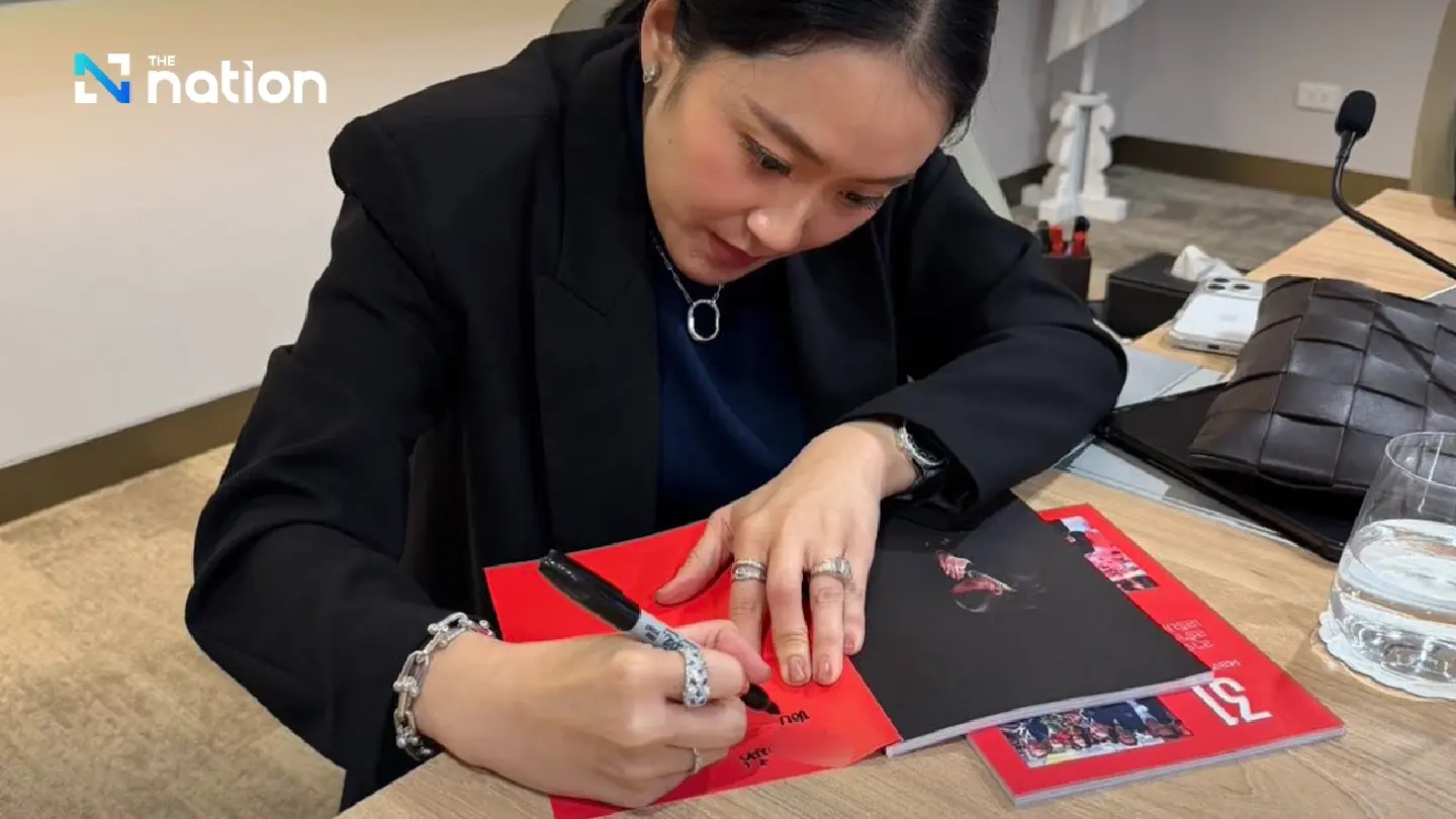 Sorawong Thienthong shares photo of Paetongtarn Shinawatra signing book on her term as PM and Pheu Thai leader