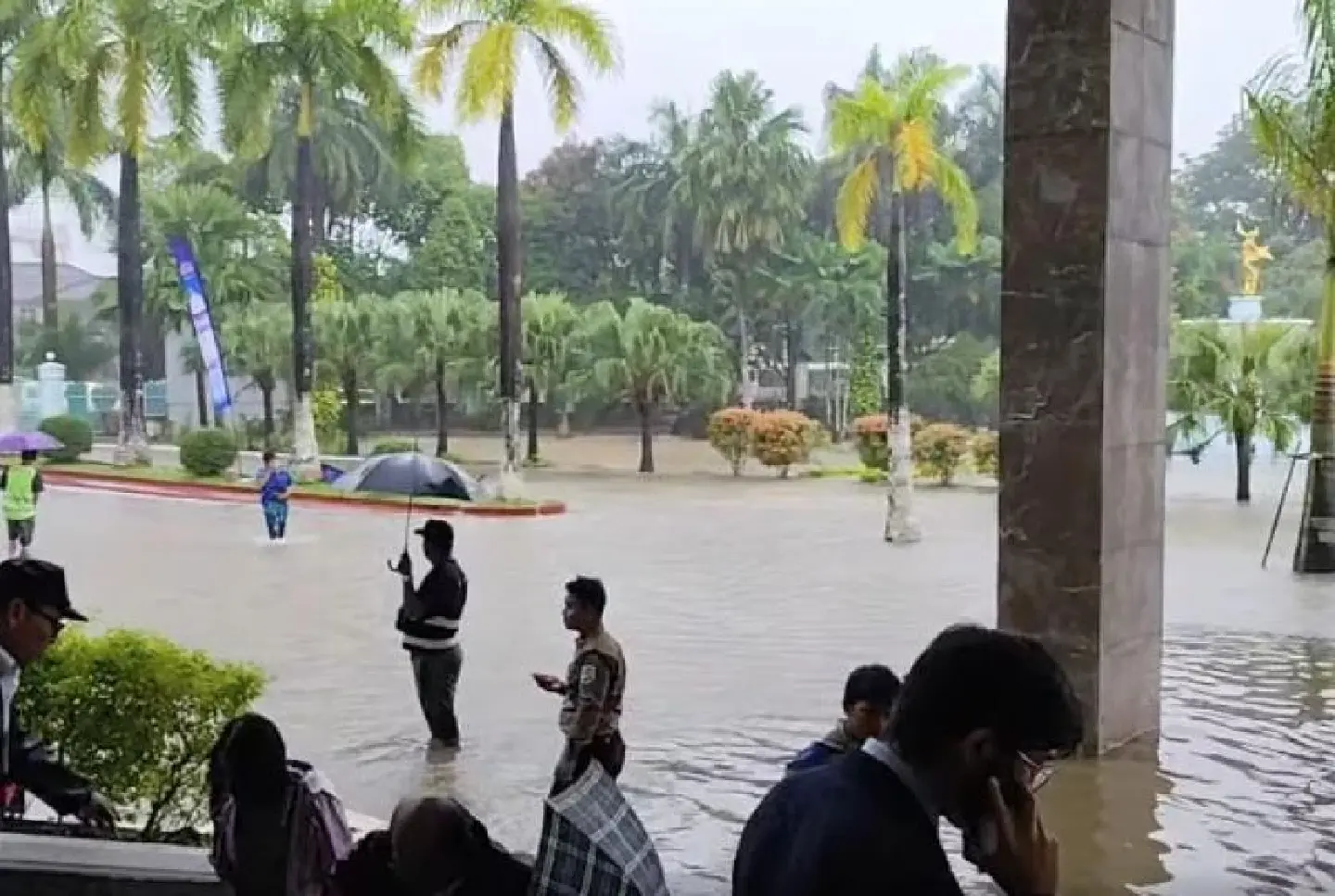Heavy rains trigger flooding across Yangon
