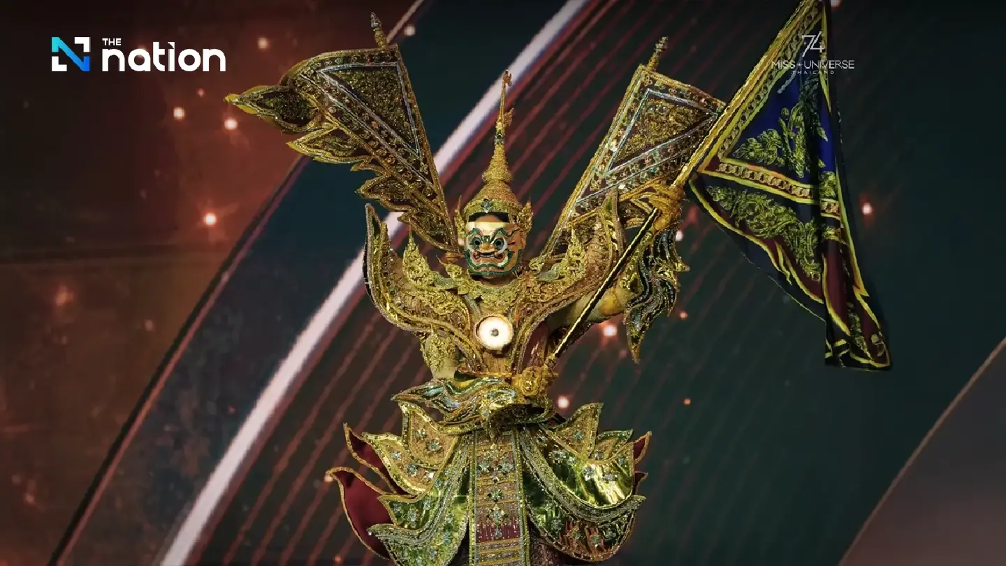 Praveenar stuns in “Suwannaraksaa” national costume at Miss Universe 2025