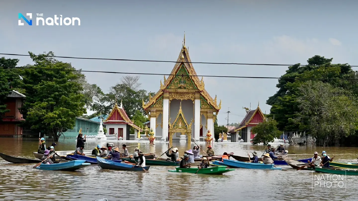 Tha Din Daeng flooded like ‘a community at sea’ as toll rises to 20 Tha Din Daeng flooded like ‘a community at sea’ as toll rises to 20
