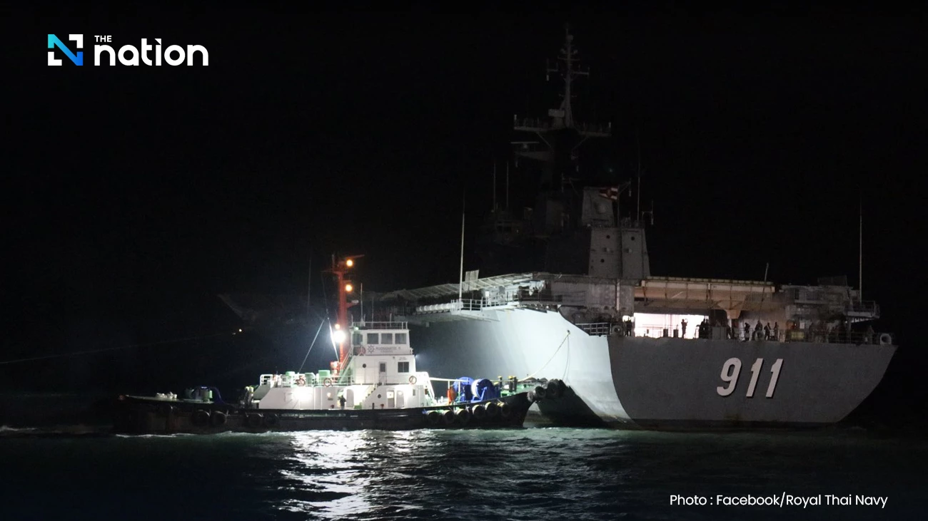 Royal Thai Navy deploys HTMS Chakri Naruebet to support southern flood relief efforts