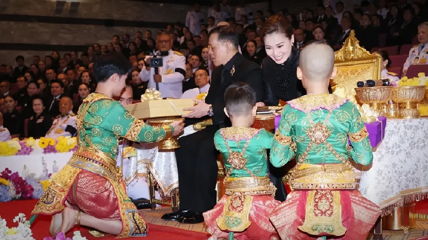 Their Majesties attend premiere of Khon performance Ramakien: Sathyapalee at Thailand Cultural Centre