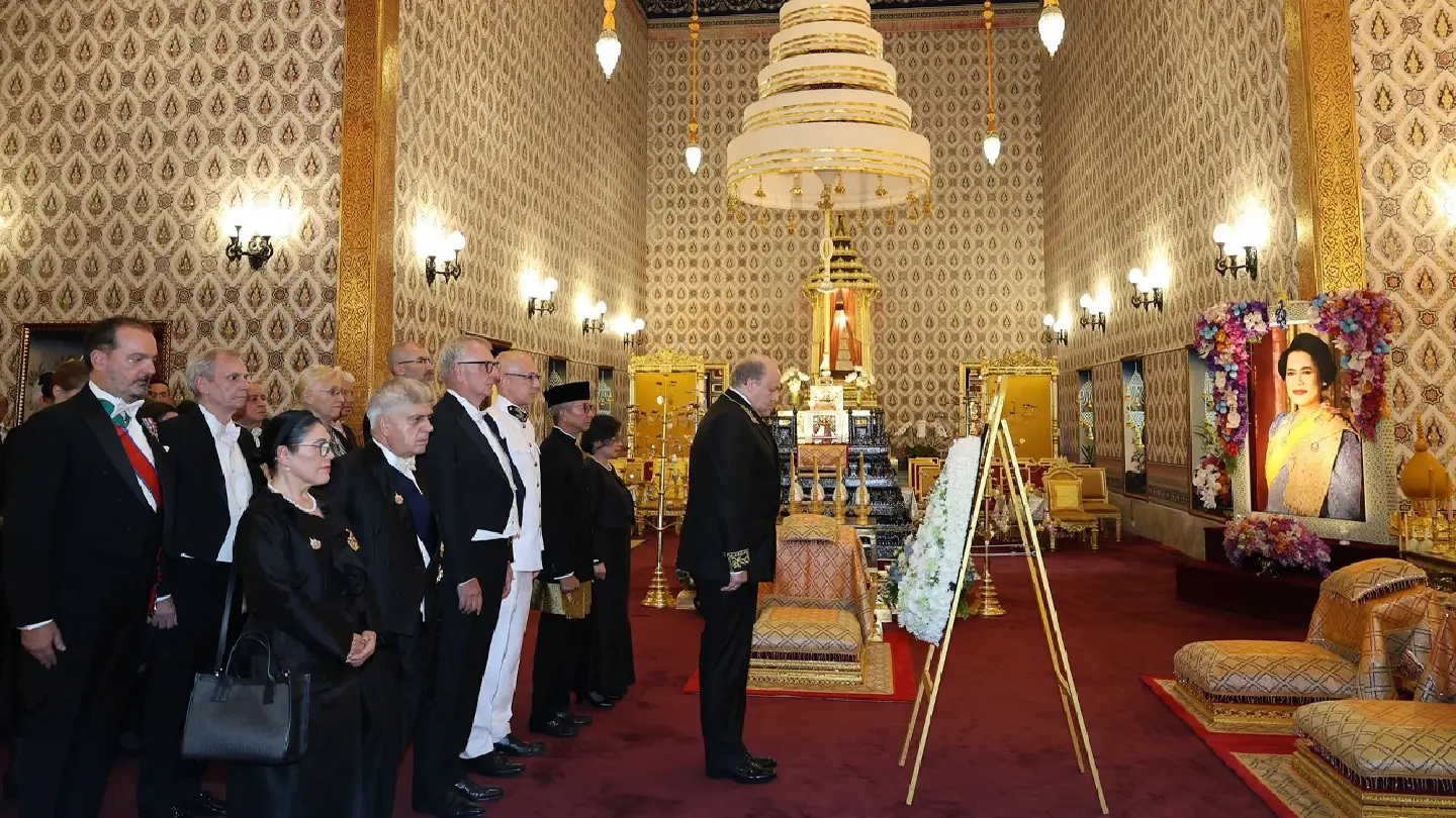 Diplomats pay tribute to Her Majesty Queen Sirikit The Queen Mother at Dusit Maha Prasat