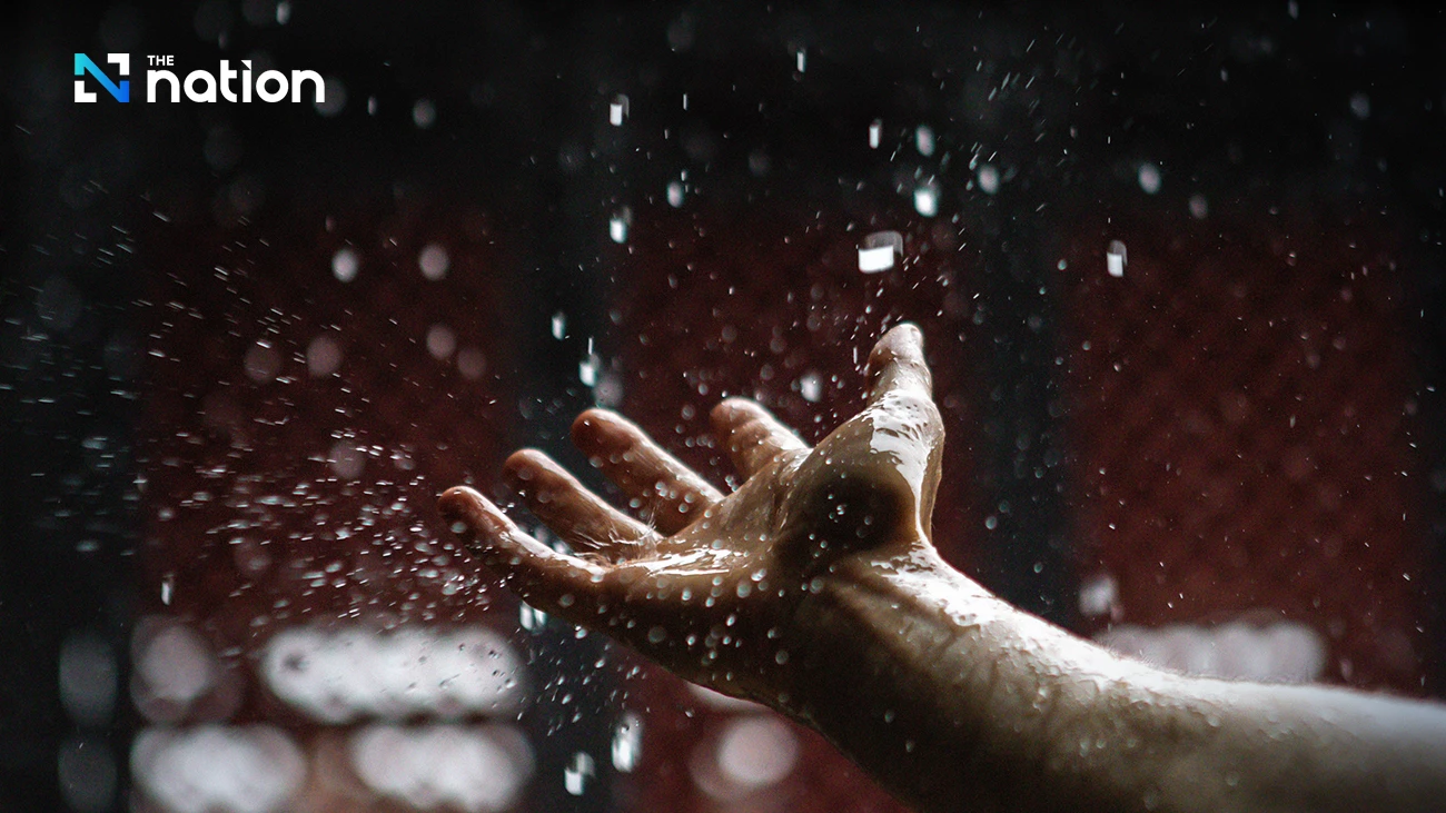 South faces 70% heavy rain as upper Thailand turns warmer