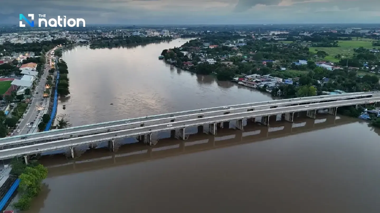 Thailand Flood Crisis: Northern Runoff Slows, But 13 Provinces Remain Submerged