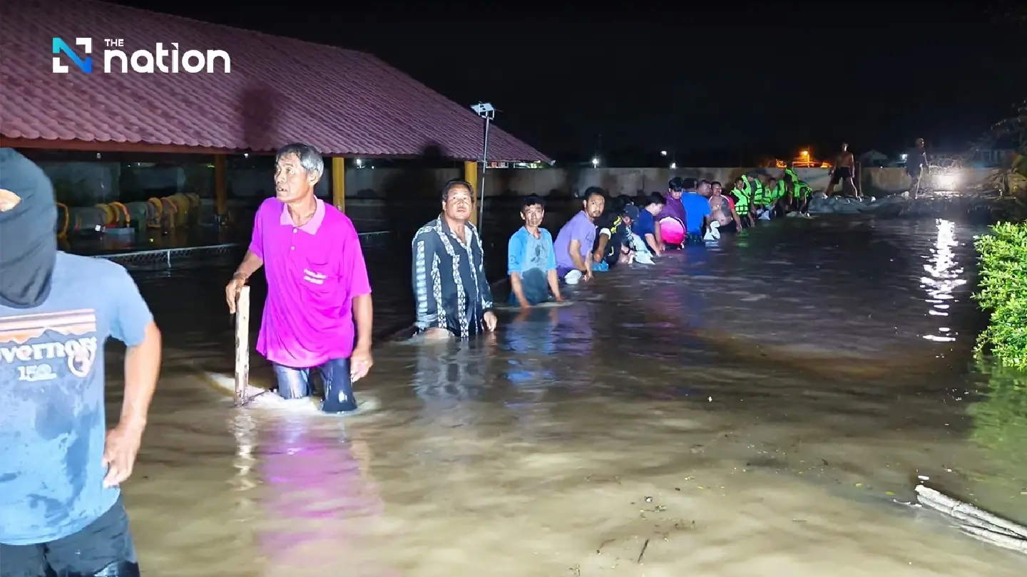 Sing Buri declares crisis as water bursts under embankment, three communities evacuated