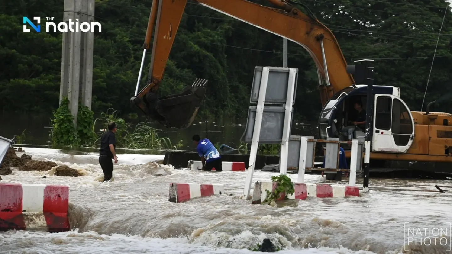 Flooding in Ang Thong: Authorities work to protect against rising waters, hospitals on high alert Flooding in Ang Thong: Authorities work to protect against rising waters, hospitals on high alert