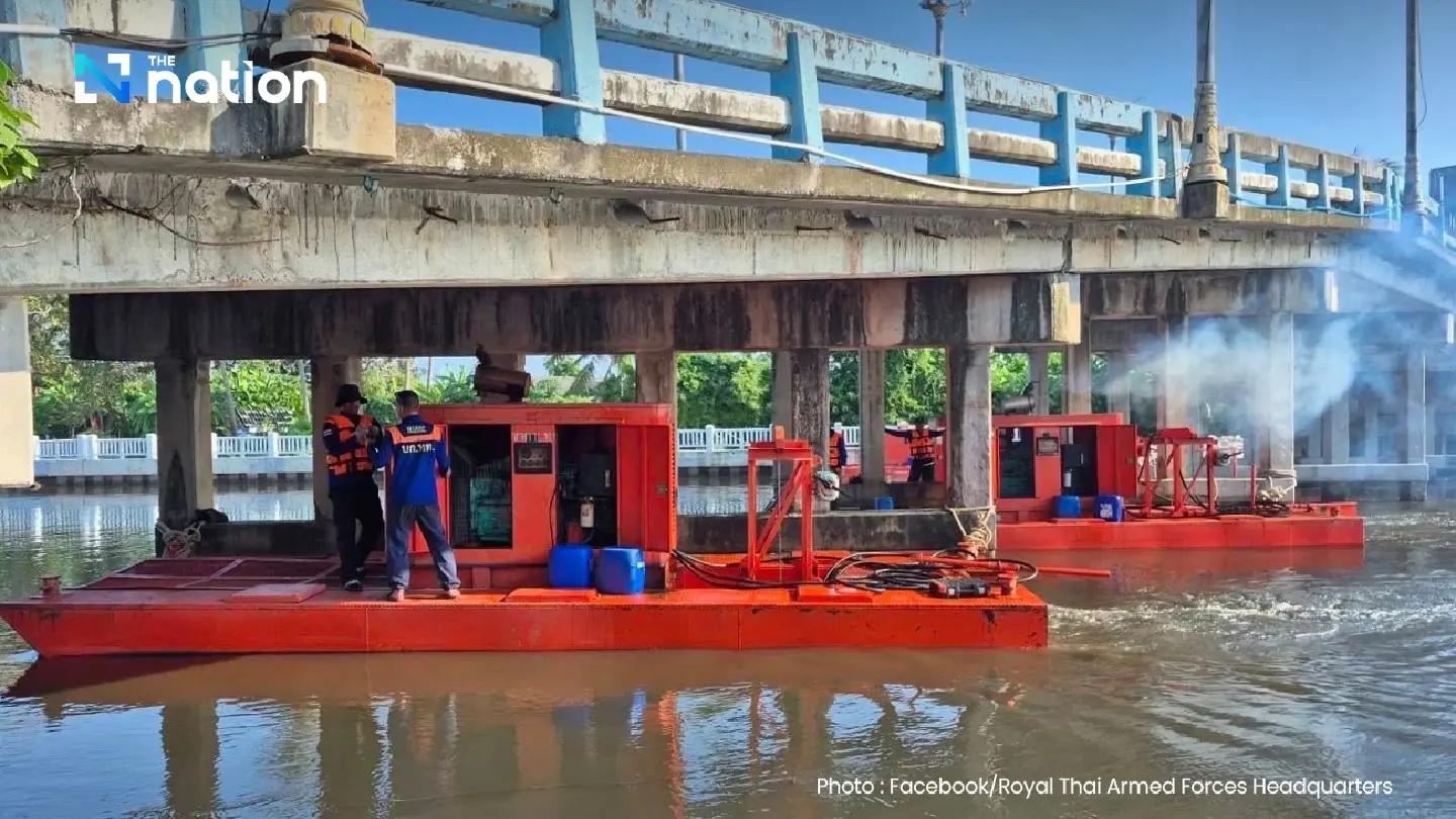 Water-Pushing Boats Deployed to Clear Songkhla Floodwaters Water-Pushing Boats Deployed to Clear Songkhla Floodwaters