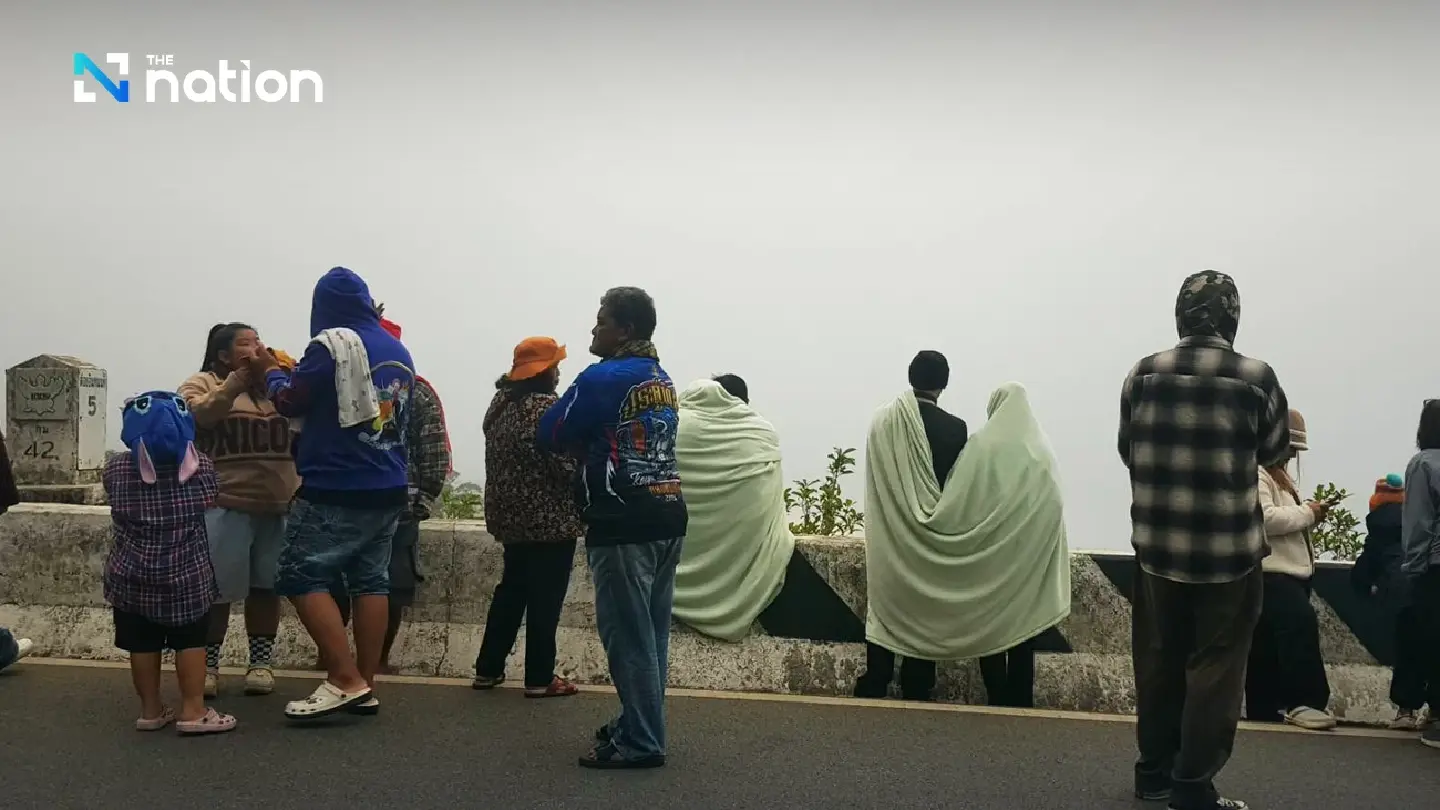 Thailand issues cold-weather and severe monsoon warning as south braces for heavy floods Thailand issues cold-weather and severe monsoon warning as south braces for heavy floods