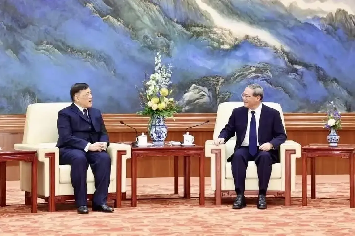 Chinese Premier Li Qiang meets King Maha Vajiralongkorn, pledges to expand AI and economic cooperation