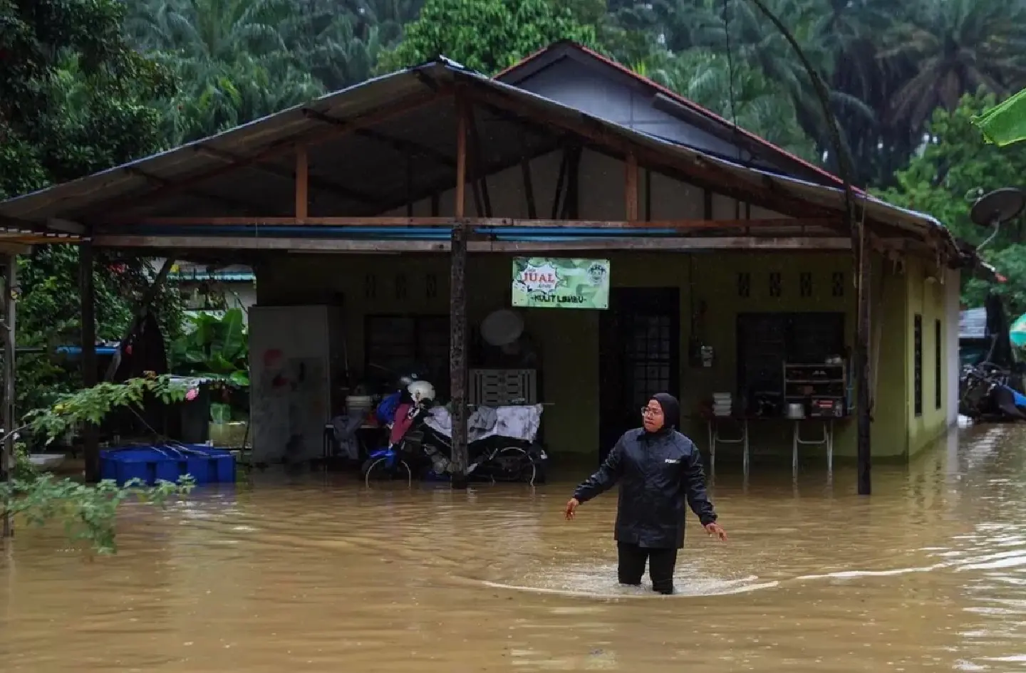 Malaysia floods push evacuations past 13,000 across seven states